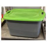 Sterilite tote with lid