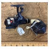 2 fishing reels