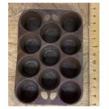 Cast iron muffin pan