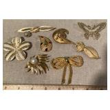 Gold tone costume jewelry brooches