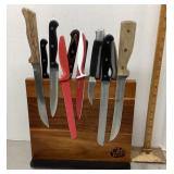 Magnetic knife block with knives