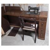 White Rotary sewing machine and cabinet