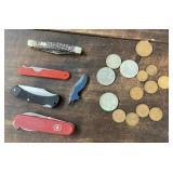 4 pocket knives and foreign coins