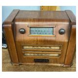 Silvertone tube radio