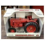 Ertl International 600 tractor