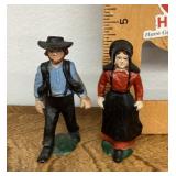 Metal pioneer man and woman figures