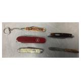 4 pocket knives +