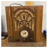 Antique tube radio