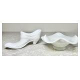 Fenton Daisy & Button shoe and bonbon dish