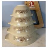 4-pc. Pyrex mushroom cinderella bowl set