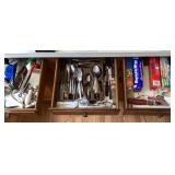 Contents of 3 kitchen drawers