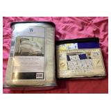 Full/Queen blanket and twin sheet set