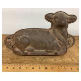 Cast iron lamb mold