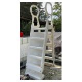 Pool ladder
