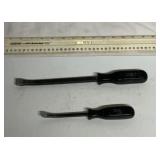 2 Snap-on pry bars