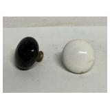2 vintage door knobs