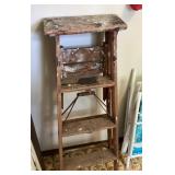 4' wooden stepladder