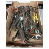 Flat of pliers and nips