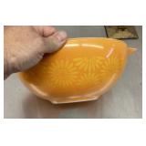 Pyrex Daisy (Sunflower) Cinderella mixing bowl