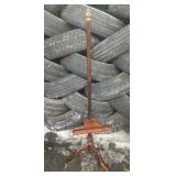 Floor standing display easel