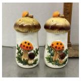 Vintage mushroom salt and pepper set