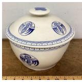 Chinese blue & white porcelain covered bowl