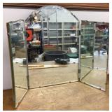 Tri-fold vanity mirror