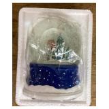 Peanuts musical snow globe