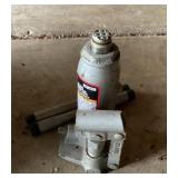 Bottle jack