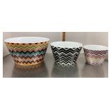 3 plastic nesting bowls