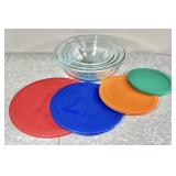 Set of 4 Pyrex glass mixing bowls with lids