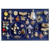 Group of costume jewelry pendants & choker
