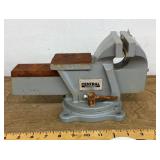 Central machinery vise