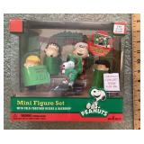 Peanuts Christmas mini figure set
