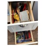 Contents of 2 kitchen drawers