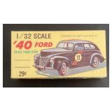 1940 Ford Deluxe Tudor Sedan model kit