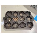 Griswold #140 Tuck Head Muffin Pan