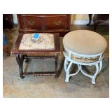 Lot - (2) Stools