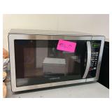 Farberware Microwave (works!) - located in office