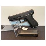 Glock 17 9x19 Pistol with Extra Magazine in Hard Case
