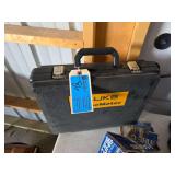 Fluke 124 Industrial ScopeMeter with Carrying Case and Accessories