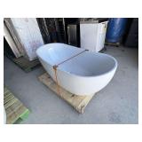 Modern Freestanding Oval Bathtub in White Finish