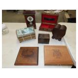 Table Lot of Wood Ware