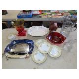 Table Lot of Glassware