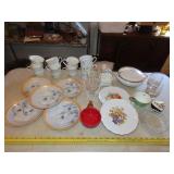 Table Lot of Glassware