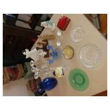 Table Lot of Glassware