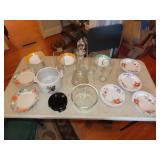 Table Lot of Glassware