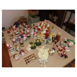 Table Lot of Christmas