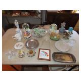 Table Lot of Glassware