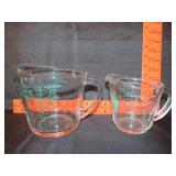 2 Glass Measuring Cups